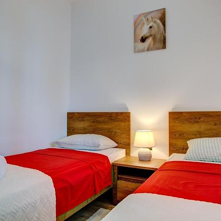 Apartment Laura With Terrace Воднян Экстерьер фото