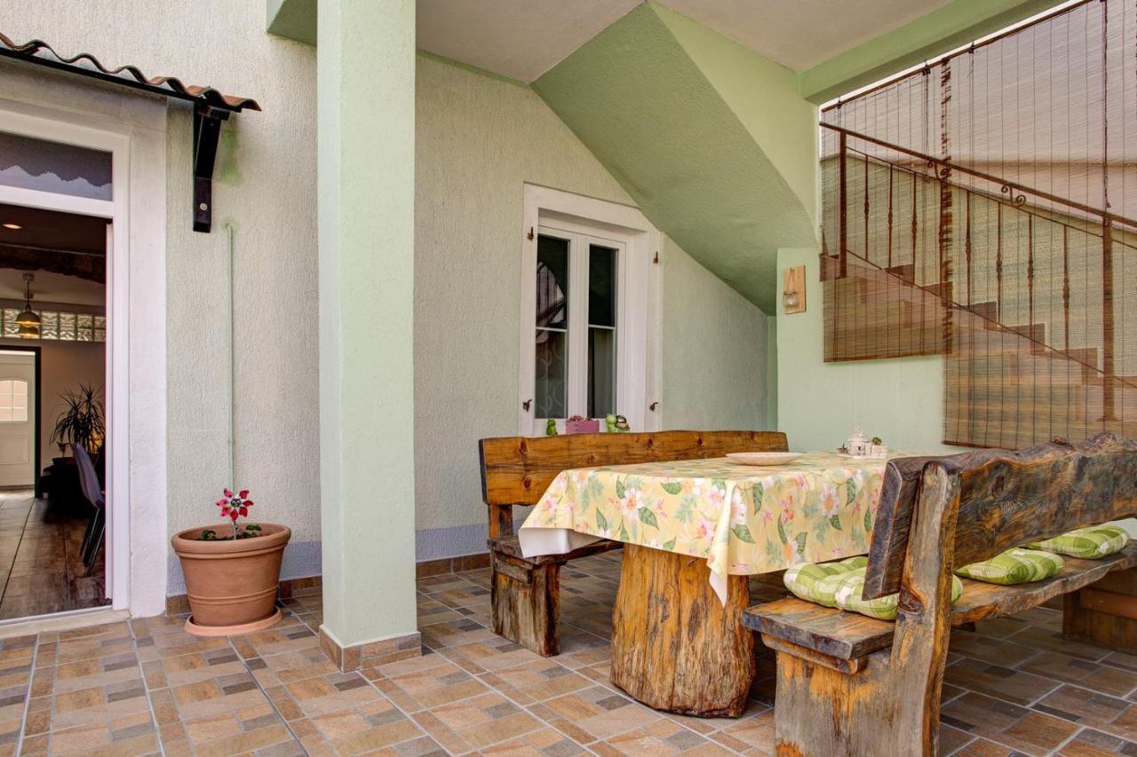 Apartment Laura With Terrace Воднян Экстерьер фото