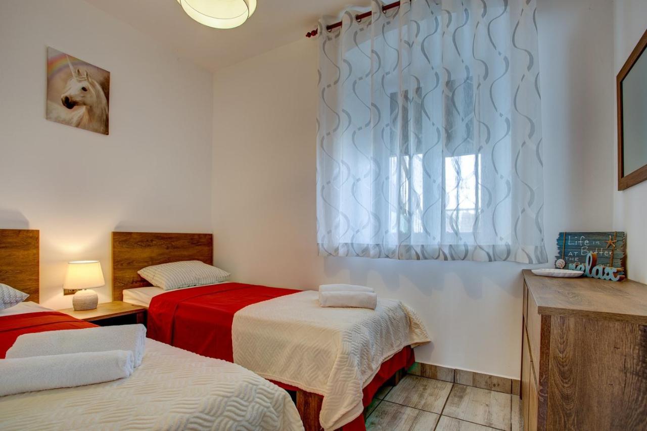 Apartment Laura With Terrace Воднян Экстерьер фото