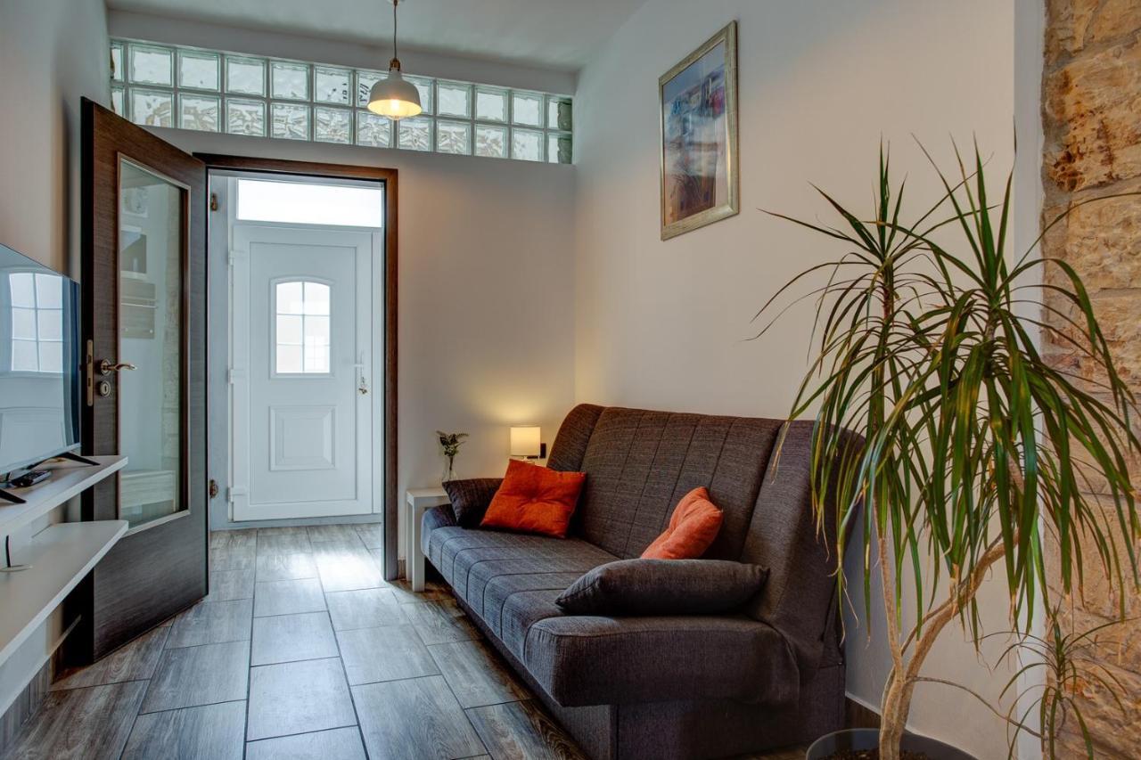 Apartment Laura With Terrace Воднян Экстерьер фото